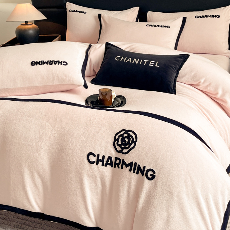 Cama de invierno de terciopelo de leche de cuatro piezas de terciopelo de doble cara de coral de brida de terciopelo de invierno de terciopelo de tres sábanas de colchón gruesas