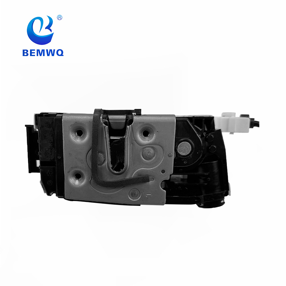 2047202135 front door lock mechanism is suitable for 204 720 21 35 Mercedes-Benz W204