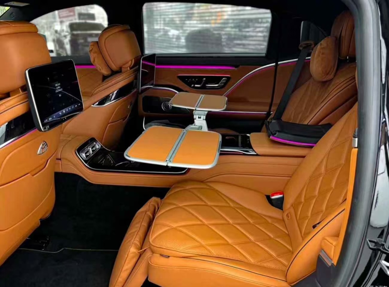 Maybach Business Vehicle Interior Small Table Modification