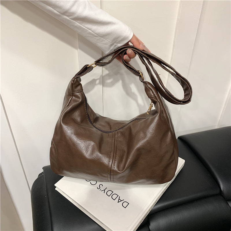 时尚休闲复古新款包包质感简约单肩包2026春季个性潮流女士托特包