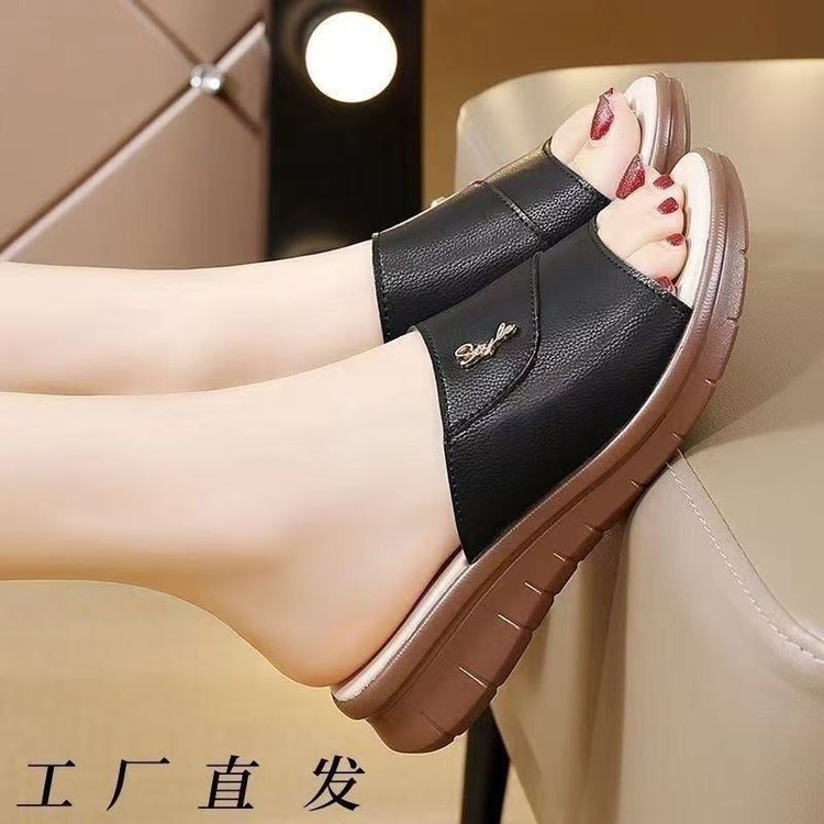 Zapatillas de cuero suave para mujeres 2026 verano nuevos zapatos de suela suave para madres zapatillas de playa de moda para mujeres casuales