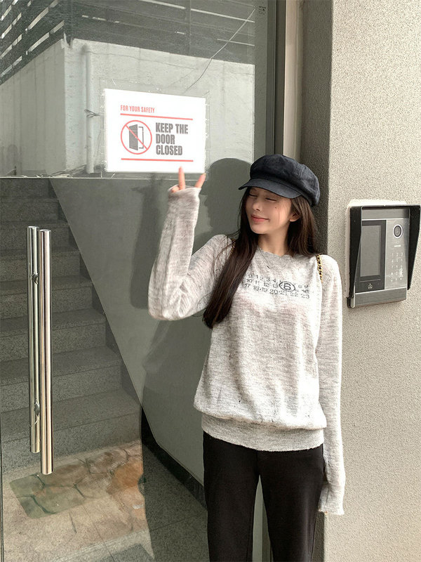 titi小姐姐【松弛密码】针织衫女秋破洞印花灰色宽松圆领套头上衣|undefined