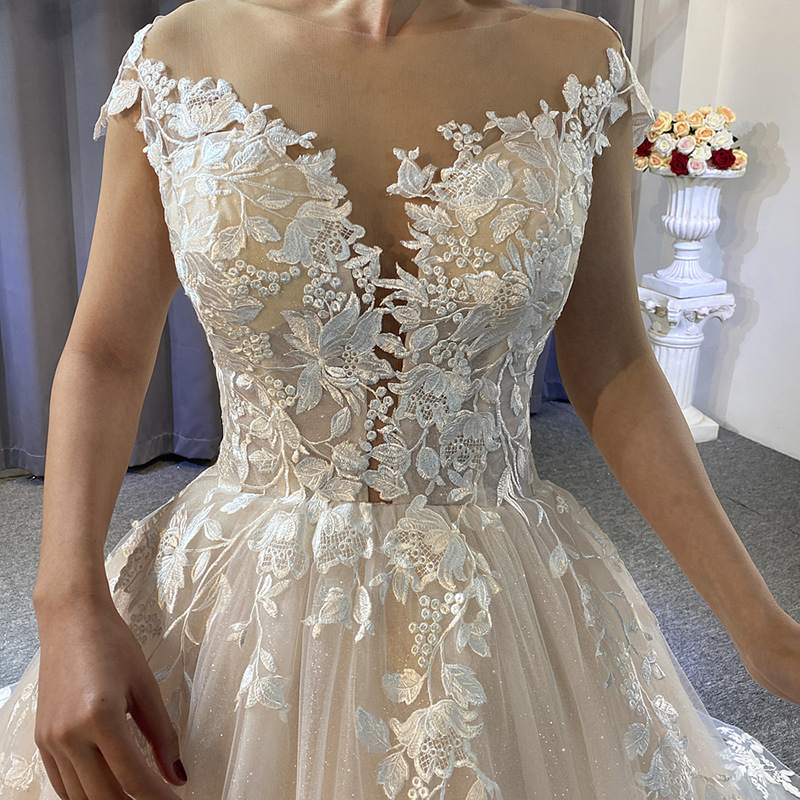 Vestido de novia estilo francés, nuevo modelo 2026, elegante estilo forestal, encaje blanco, escote en V profundo, vestido de novia de princesa ultra-romántico y de ensueño.