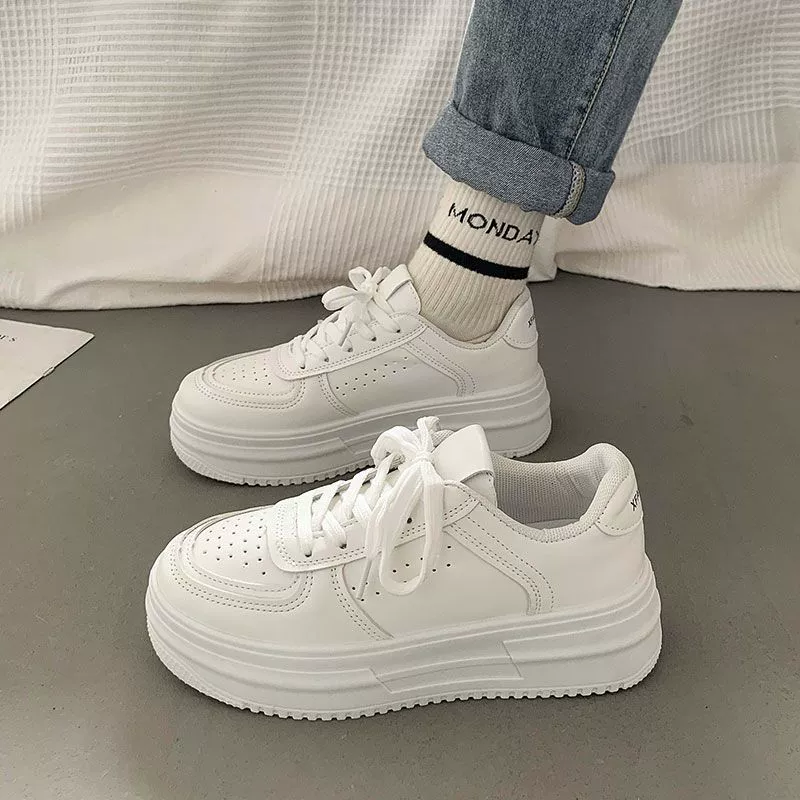 Женские осенние туфли на плоской подошве 2023 Новые взрывы модные черные туфли Дышащие полые туфли Спортивные белые туфли