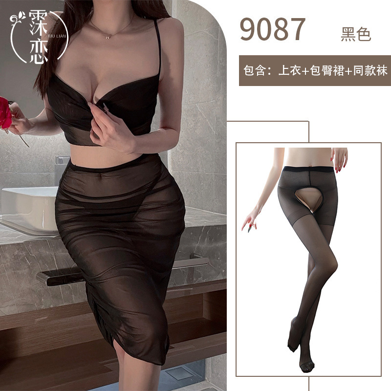 검은색 정장 + 검은색 가랑이 없는 양말
