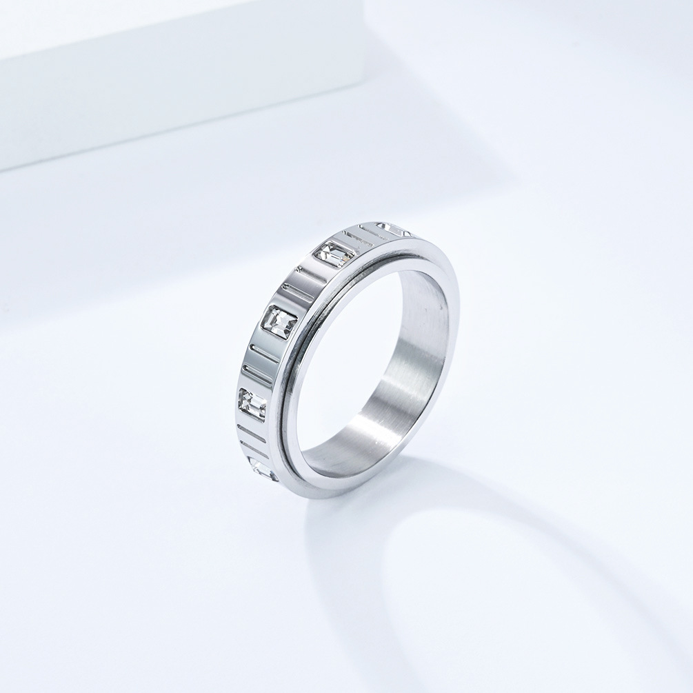 Unique Rotating Emerald Zircon Ring For Women In Titanium Steel_voghion.com