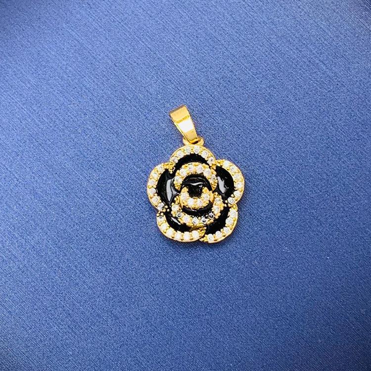 Tiktok Venta caliente colgante al por mayor auto-seleccionado 100 cobre colgante único con fuente de cadena de fábrica al por mayor sin cadena