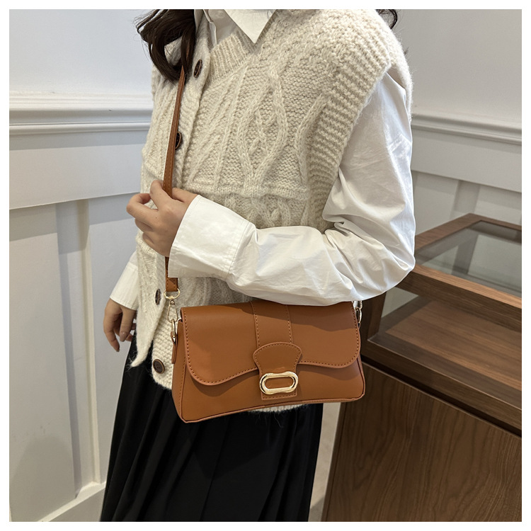 A casual and stylish small bag for women, a new 2024 fashion single-shoulder underarm bag, a retro and fashionable commuting crossbody small square bag undefined