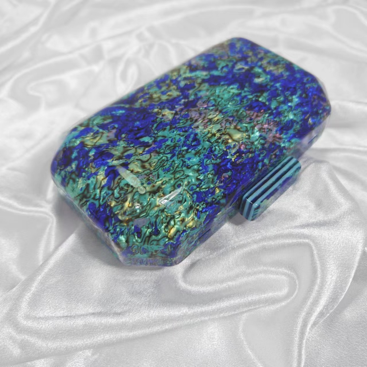 375g Weight Lock clasp Closure Type / Strap Type Evening Bag Bags Type Holiday, Party Occasion Arylic Material Solid Color Pattern All Seasons Season Women's Gender Elegant, Vintage Style Style Square Shape Small Size Gold White Blue Arylic Solid Color Square Evening Bags 11