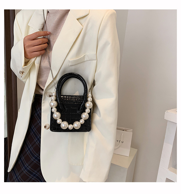 New Trendy Fashion Pearl Chain Messenger Bag display picture 12
