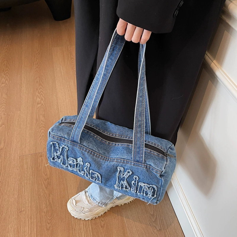 Плечевая сумка из денима, 34×15×13 см, подушка‑формат, лёгкая 0,29 кг