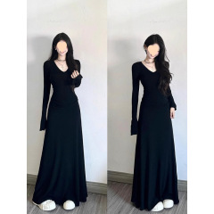 黑色赫本风小黑裙春秋连衣裙女针织气质修身内搭长裙子领连身裙