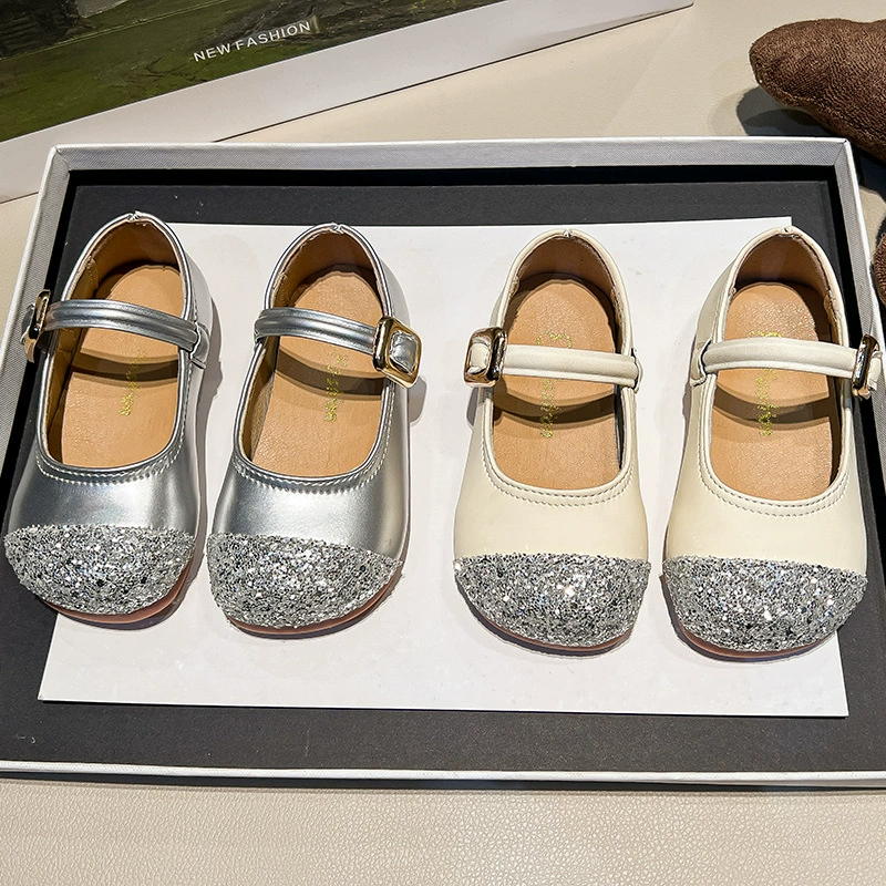 Маленькие кожаные туфли для девочек Весна 2025 Новый детский аромат