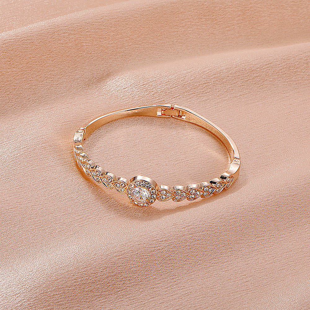 Vente En Gros Bijoux Bracelet Coeur Diamant Rétro Nihaojewelry display picture 4
