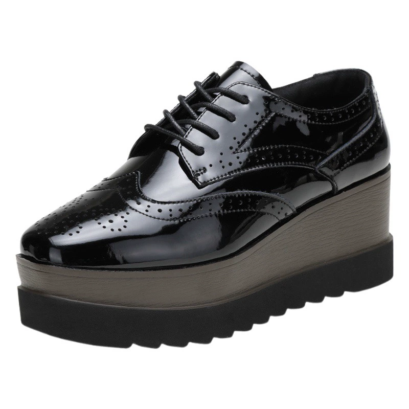 Туфли на толстой платформе, кожаные туфли, увеличивающие рост, модель 2766, новый летний стиль, дышащий полый дизайн, британский стиль, повседневные, универсальные и модные.