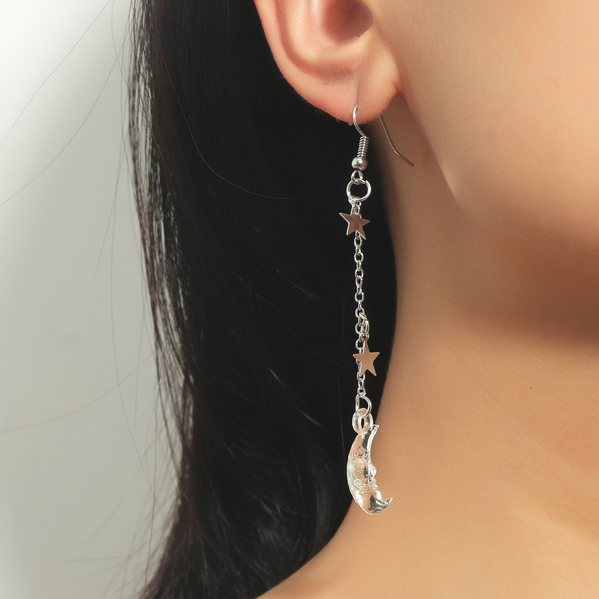 Nihaojewelry Fashion Moon Acrylic Tassel Long Earrings Wholesale Jewelry display picture 4