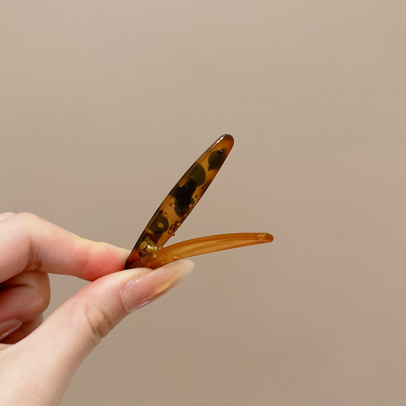 Retro de alto nivel amor abrazadera de cabello frente fresa fresa abrazadera de fresa 2025 nuevo lado abrazadera de boca de pato toque de cabello