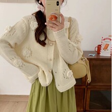 高级感立体花朵短款外套女秋冬新款独特别致加厚针织开衫圆领毛衣