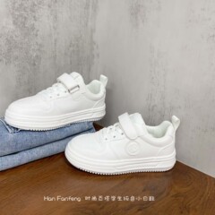 韓国版のトレンディな学生クラシックソリッドカラーホワイトシューズ2025初秋スタイルの男の子と女の子の学校パフォーマンスカジュアルスニーカー