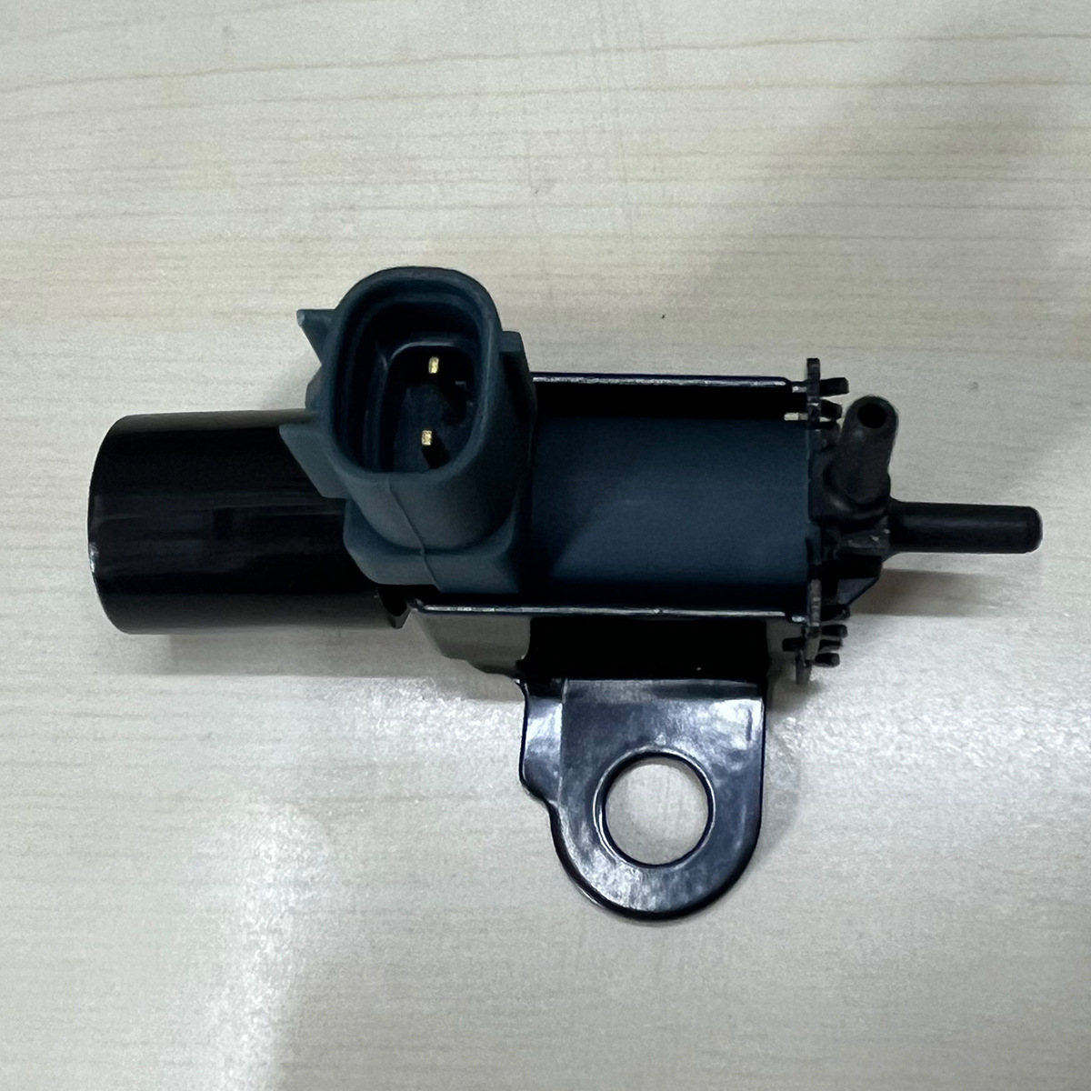 Suitable for Isuzu carbon canister solenoid valve vacuum switching valve 8-97352151-0 184600-4510 24V 3