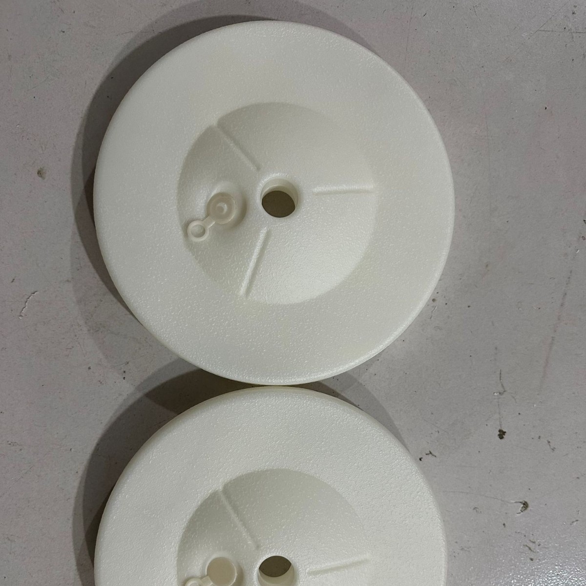 Основание направляющей трубы белое