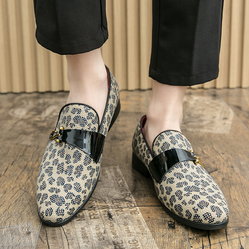 2025 nuevos zapatos de guisantes perezosos de un solo pie de primavera para hombres, zapatos de cuero puntiagudos de diamantes de cristal de un pie para hombres británicos