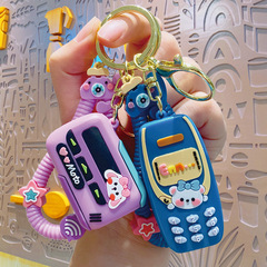 漫画の精巧なミニ携帯電話のキーチェーンのペンダントの贈り物のカバンのアクセサリーのキーホルダーのリュックサックのぬいぐるみのペンダントの卸売り