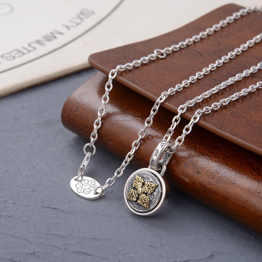 The front of the amulet showing the Vajra Cross