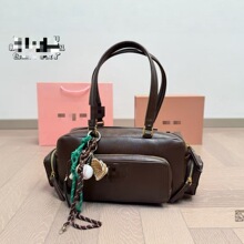 2025�͹��^��ţƤ��ڴ��C܇��������ͨ�������Ůʿ�μ���󱳰�