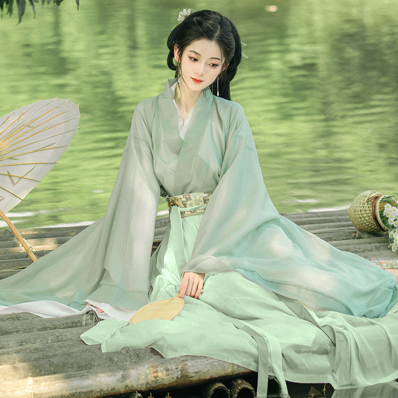 【含露】浅绿色襦裙