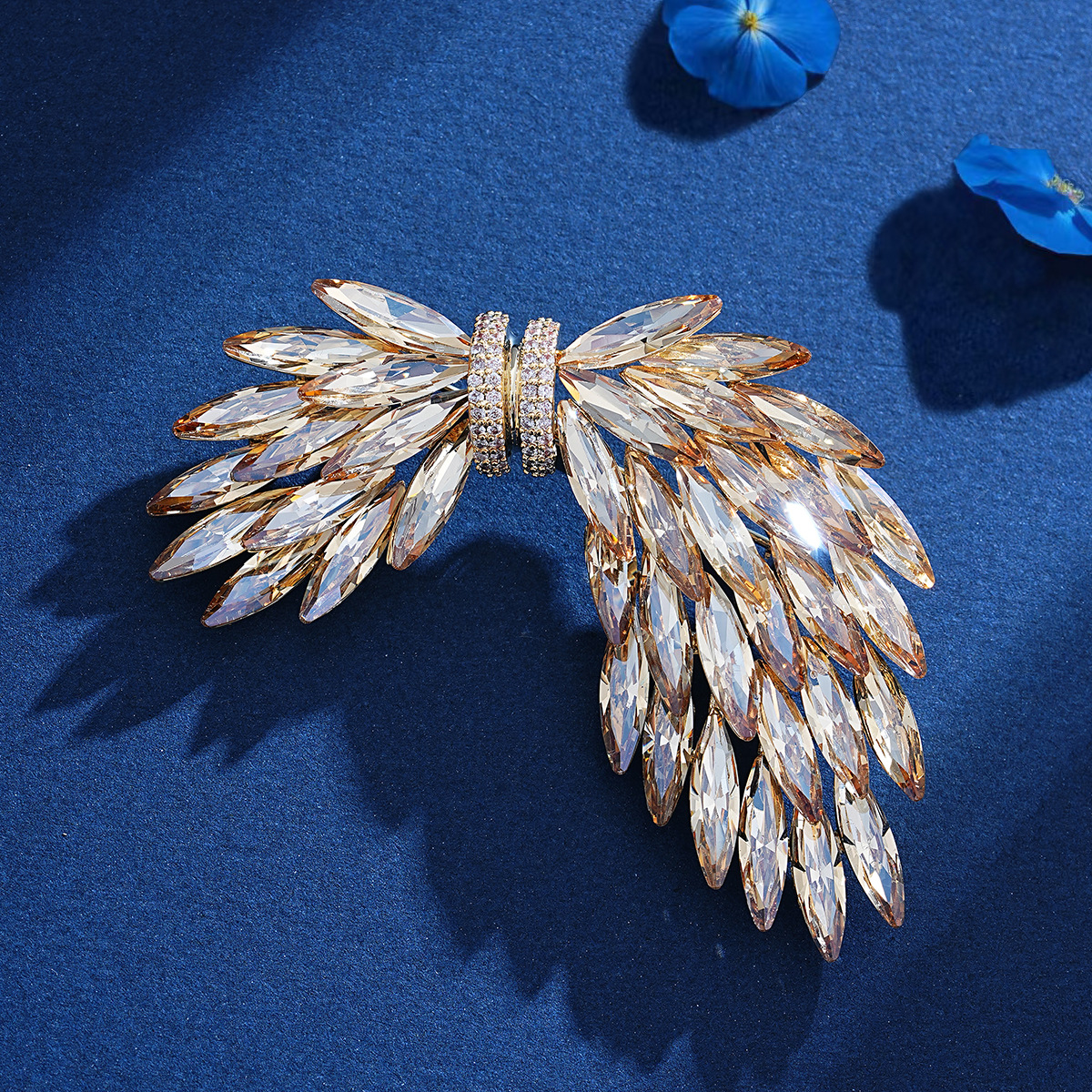 Exquisite Angel Wings Brooch for Women, Accessible Luxury Crystal Wings Brooch, Full Diamond Luxury Corsage, Elegant Suit Accessories