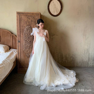 ���ĶY������Ů�߼��а�ɫ�����ɚ�¶����β���Ʒ��B��ȹ