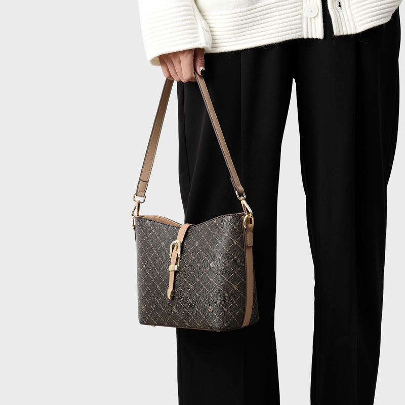 Borsa a tracolla monospalla di grande capacità per mamma, di mezza età, alla moda e di tendenza per le donne_voghion.com