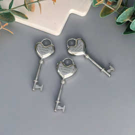 DIY手工饰品爱心钥匙立体挂件 钥匙扣手机链配件项链吊坠现货批发