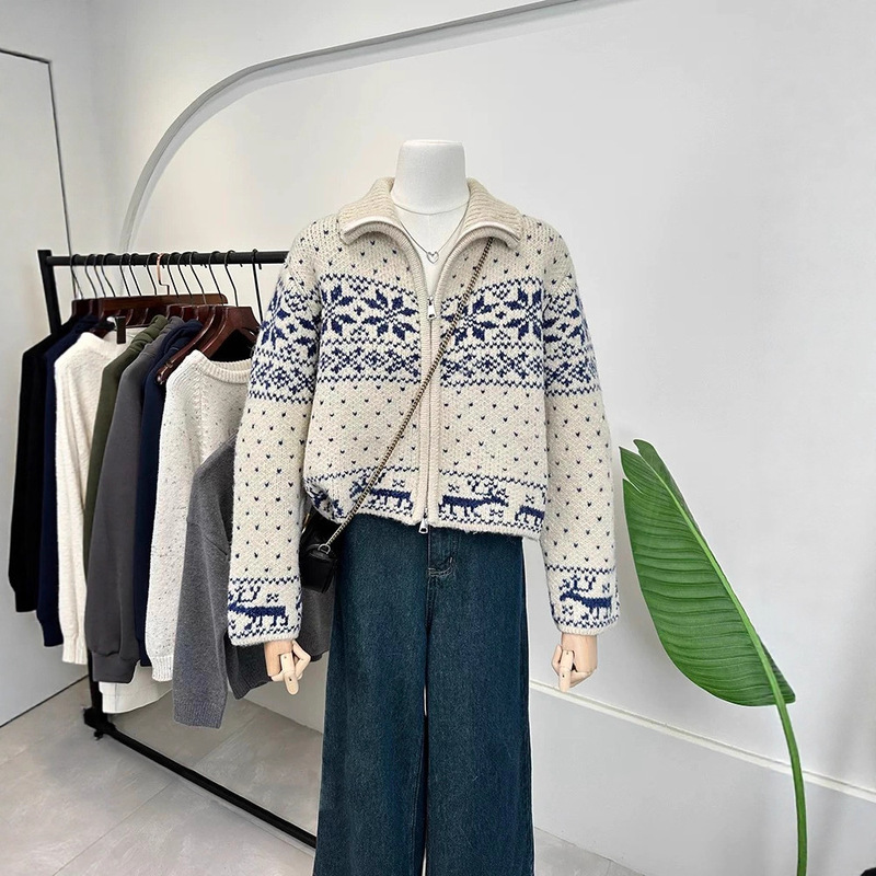 Heavy Snowflake Contrast Jacquard Zipper Stand Collar Cardigan Sweater for Women 2025 Autumn and Winter New Short Knitted Jacket Thick