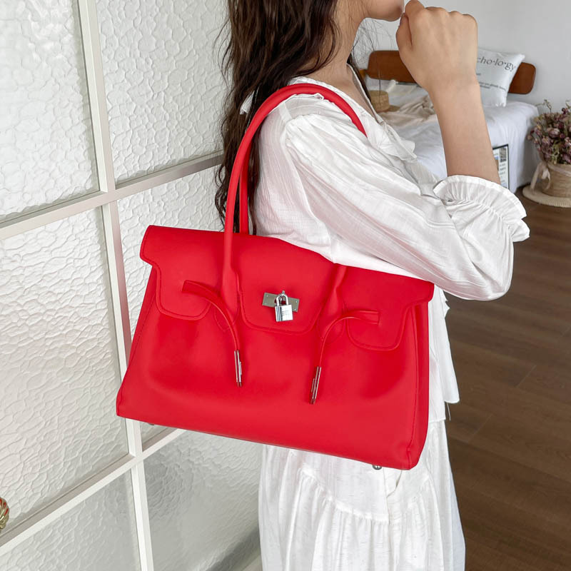 Bolsa de jalea portátil de platino bolso de mujer 2026 verano nuevo PVC color sólido gran capacidad versátil bolso de hombro