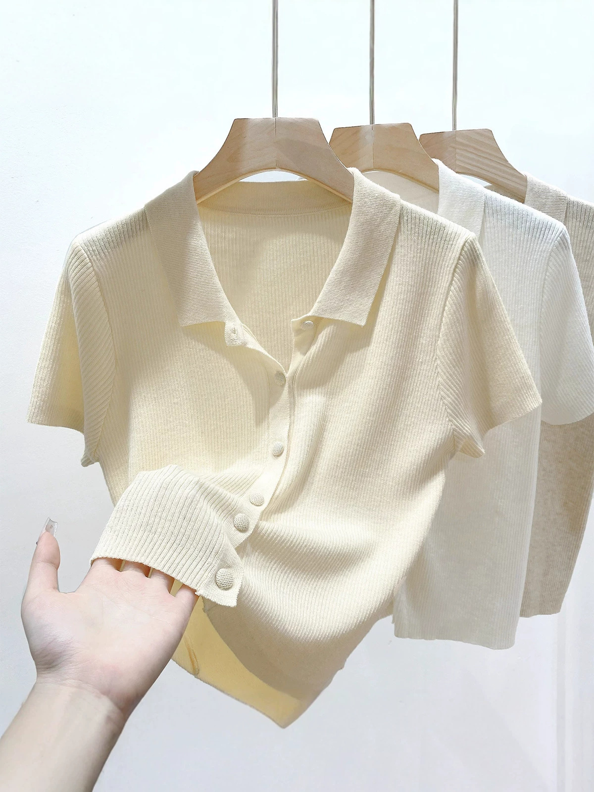 Áo thun polo nữ tay ngắn cổ bẻ chất liệu len lụa mát mẻ — màu trắng