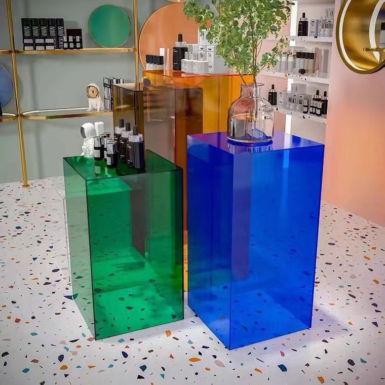 盒透明彩色超市化妆品收纳盒九宫格亚克力陈列盲盒展示柜笔筒。