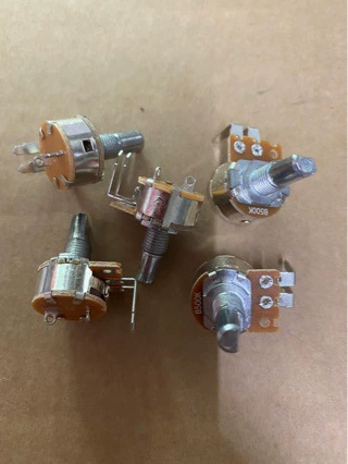 Производитель поставляет регулятор температуры, диммер, нагреватель, плата управления электрической коробкой с потенциометром переключателя