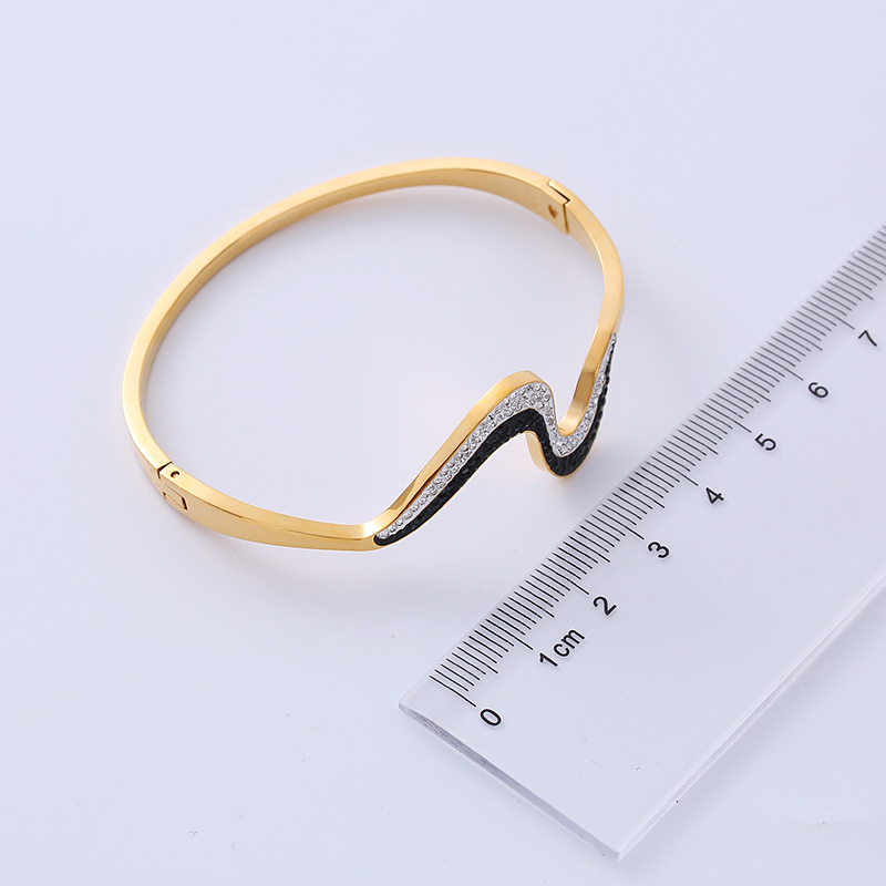 Women'S Gender Plating, Inlay Design Simple Style Waves 304 Stainless Steel 18K Gold Plated Artificial Rhinestones Stainless Steel Bracelets In Bulk