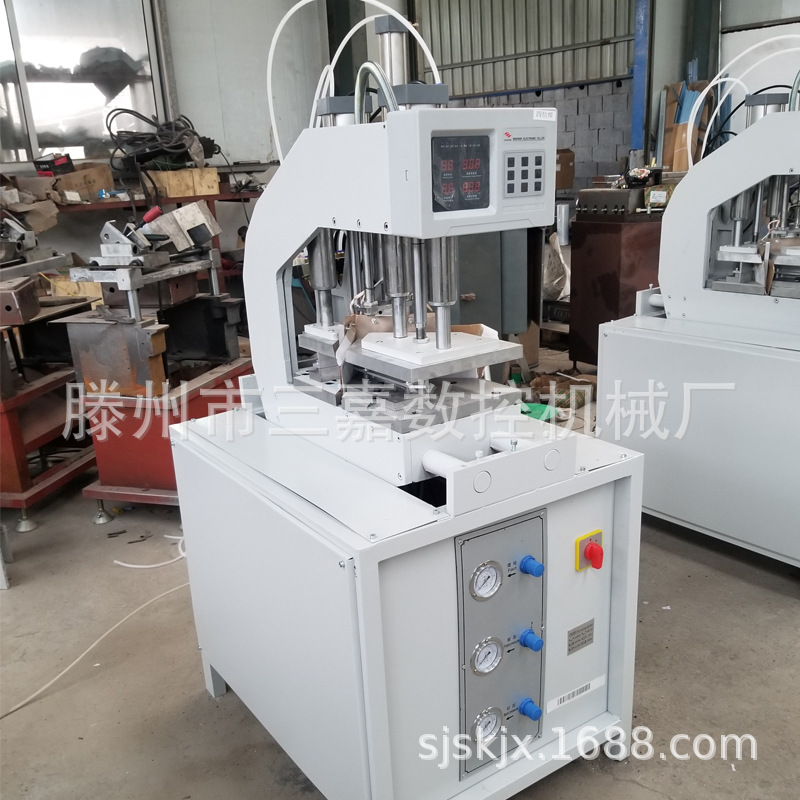 pvc�����Ŵ���ͷ���ӻ� �ܸ��Ͳĵ��㺸�ӻ� �ִܸ�һλ�����豸