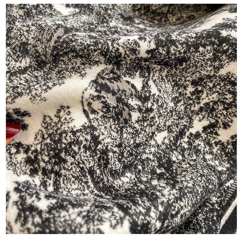 2023 Autumn and Winter New Style Cashmere Thickened Square Air Conditioned Shawl Tassel Warm Scarf for Women_voghion.com