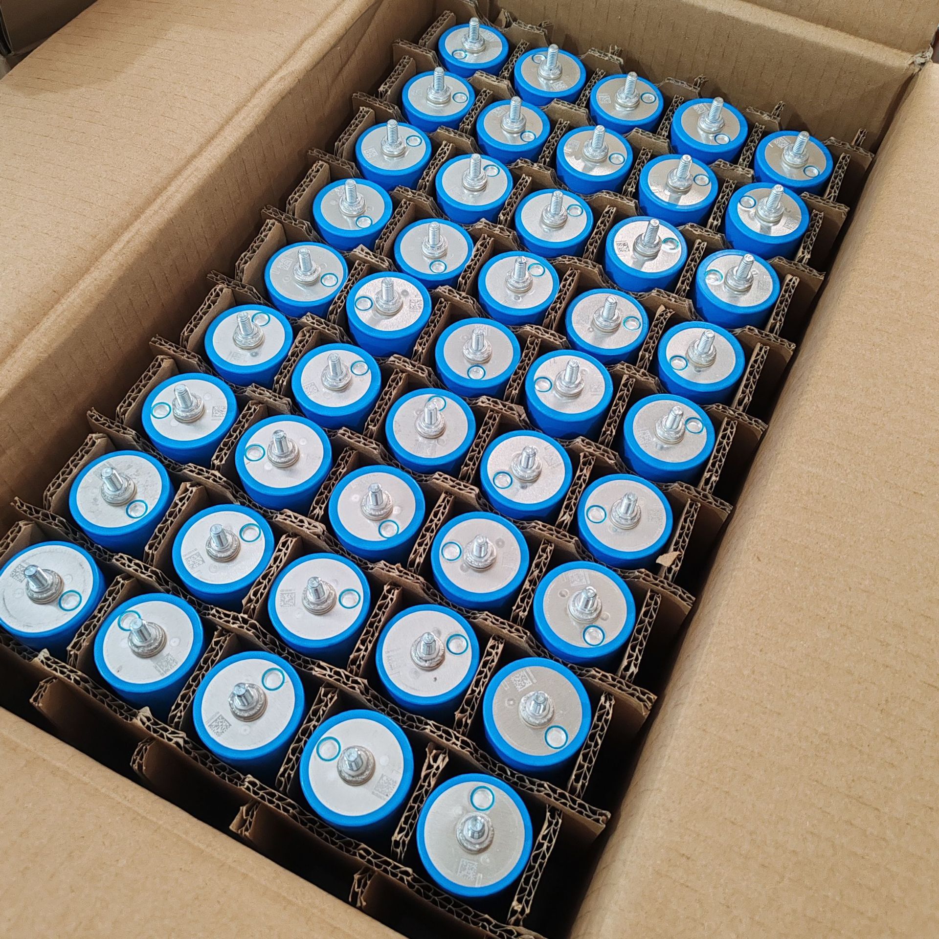 3.2V/20 Seguridad Nuevo Yiwei C40 33140 Fosfato de hierro y litio C40 Batería de almacenamiento de energía Batería de litio para vehículo eléctrico