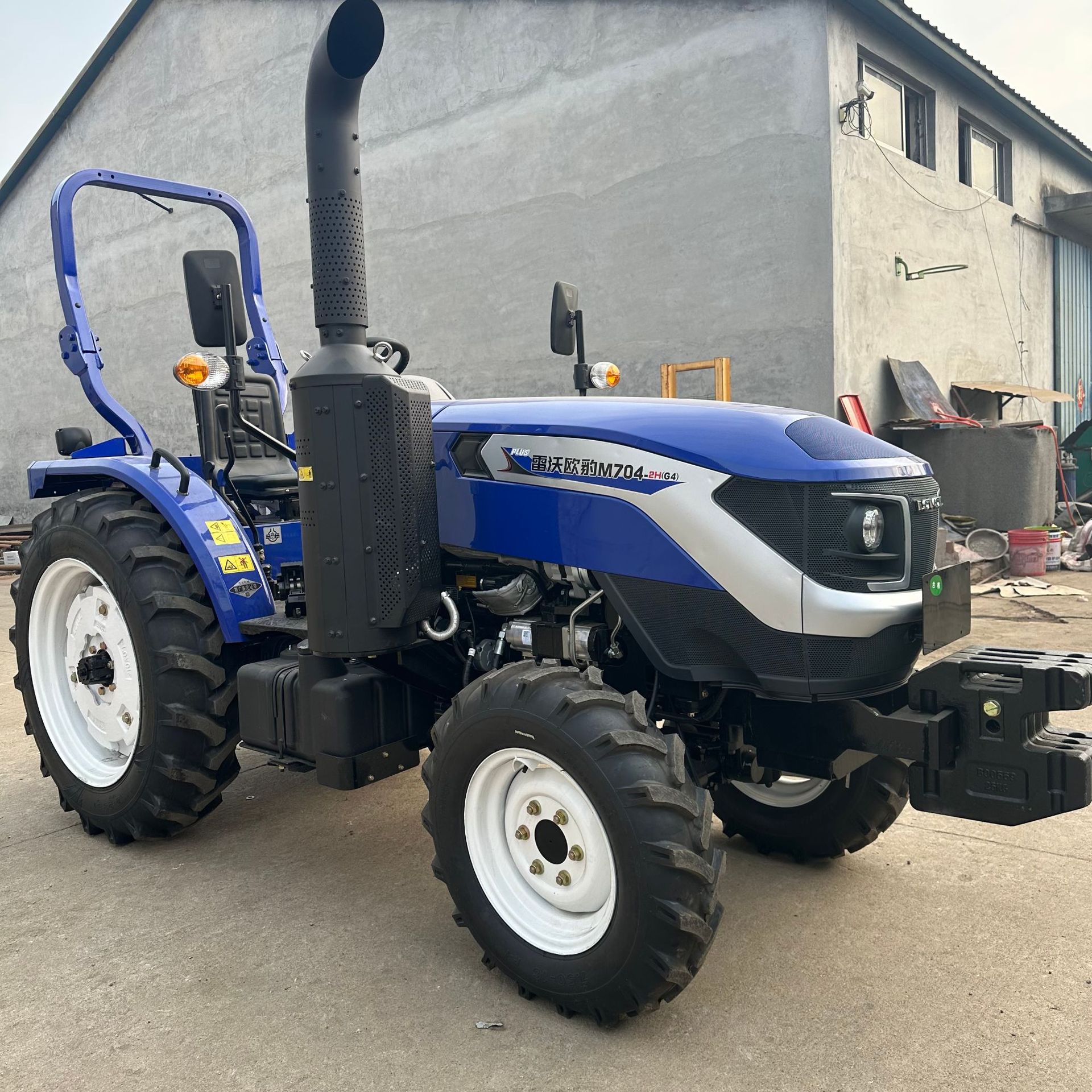 Tractor de cuatro ruedas de tracción de alto rendimiento de rotación de tierras de rotación de cuatro ruedas de potencia de cambio de marcha grande tractor