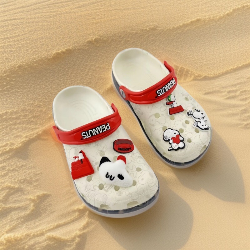 New Snoopy Second Generation Clogs for Men and Women, Comfortable and Breathable Beach Shoes, Cartoon Printed Toe-Cap Non-Slip Slippers
