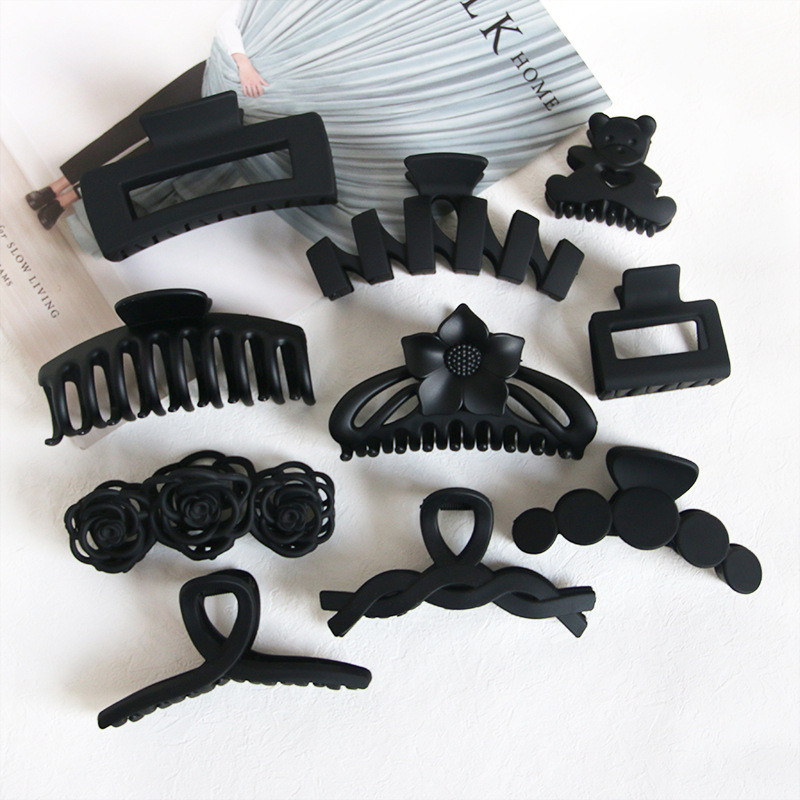 18g Weight Women's Retro Solid Color Plastic Resin Spray Paint Hair Claws