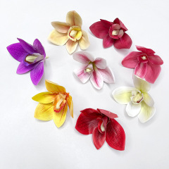 9.5cm模造薔薇の花の頭の手触り部品ヘアピン結婚祝いのお土産の背景にdiy生け花メーカーのロットを配置する