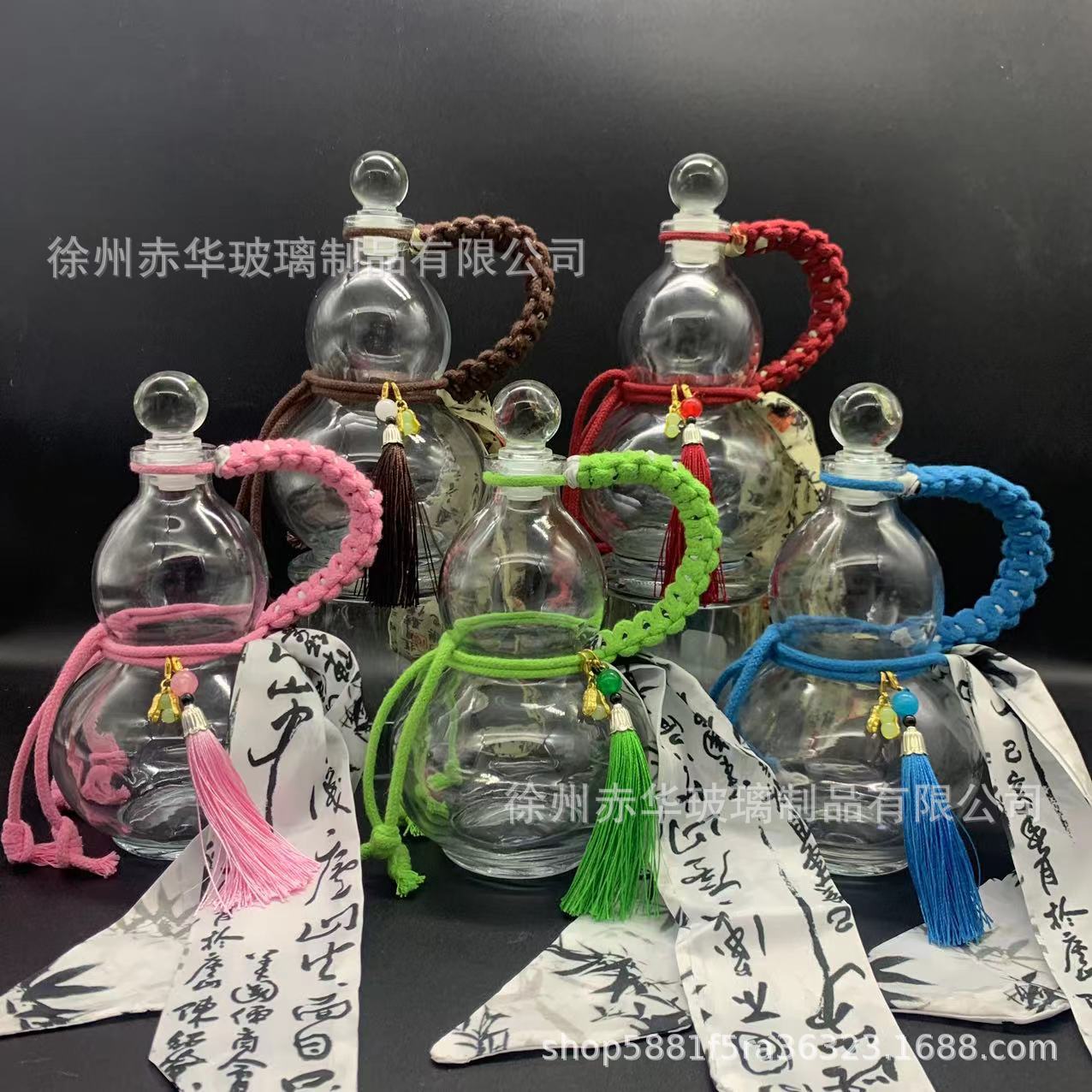 가벼운 병 + 작은 유리 마개 + 리본 로프 (걸이 포함, 빨간색