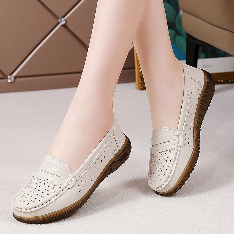 Весенне-летние новые стильные полые шапочки для женщин, туфли на плоской подошве, туфли без шнуровки для ленивых, туфли для мам среднего и пожилого возраста на мягкой подошве.