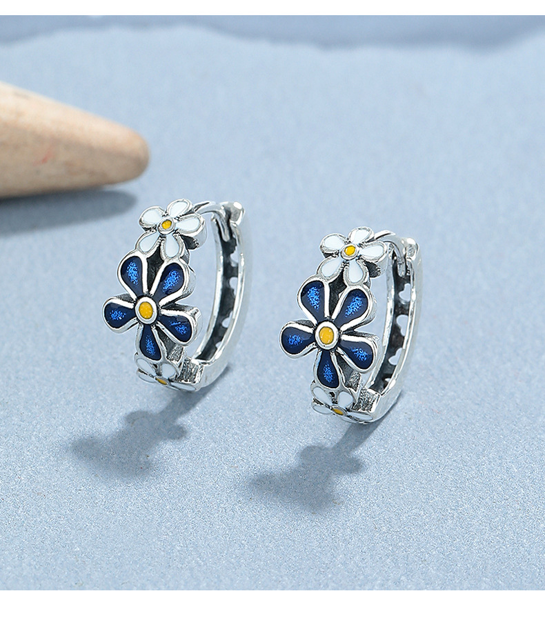 1 Pair 925 Sterling Silver 925 Sterling Silver Earrings Flower Hoop Earrings display picture 1